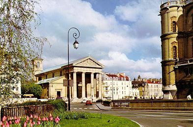 La Place du Chateau et l'Eglise